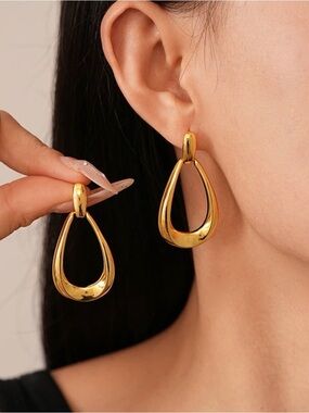Gold Teardrop Dangle Earrings